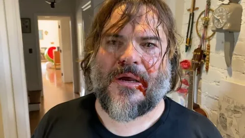 名记：多位消息人士相信马奎尔至少会再在曼联效力一个赛季